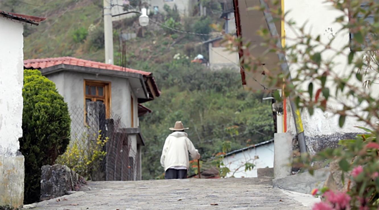 The back of a man walking down an alleyway in Chile.